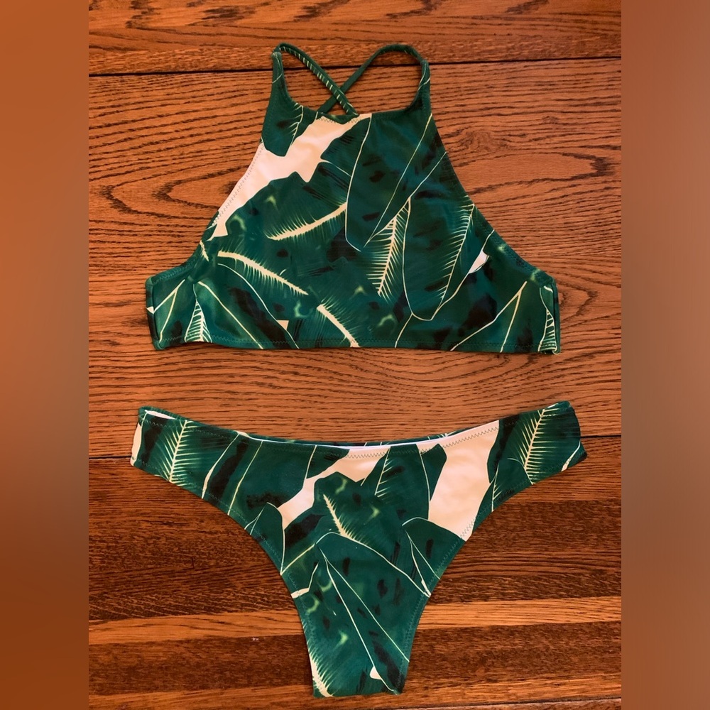 Leafy Green High-Neck Bikini Set